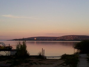 Hajnal a Balaton partján