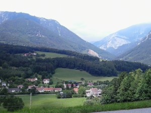 Rax hegyei, Schneeberg "mögött", magaslatok és zöldellő táj mindenfelé, s persze hegyi levegő és szél...